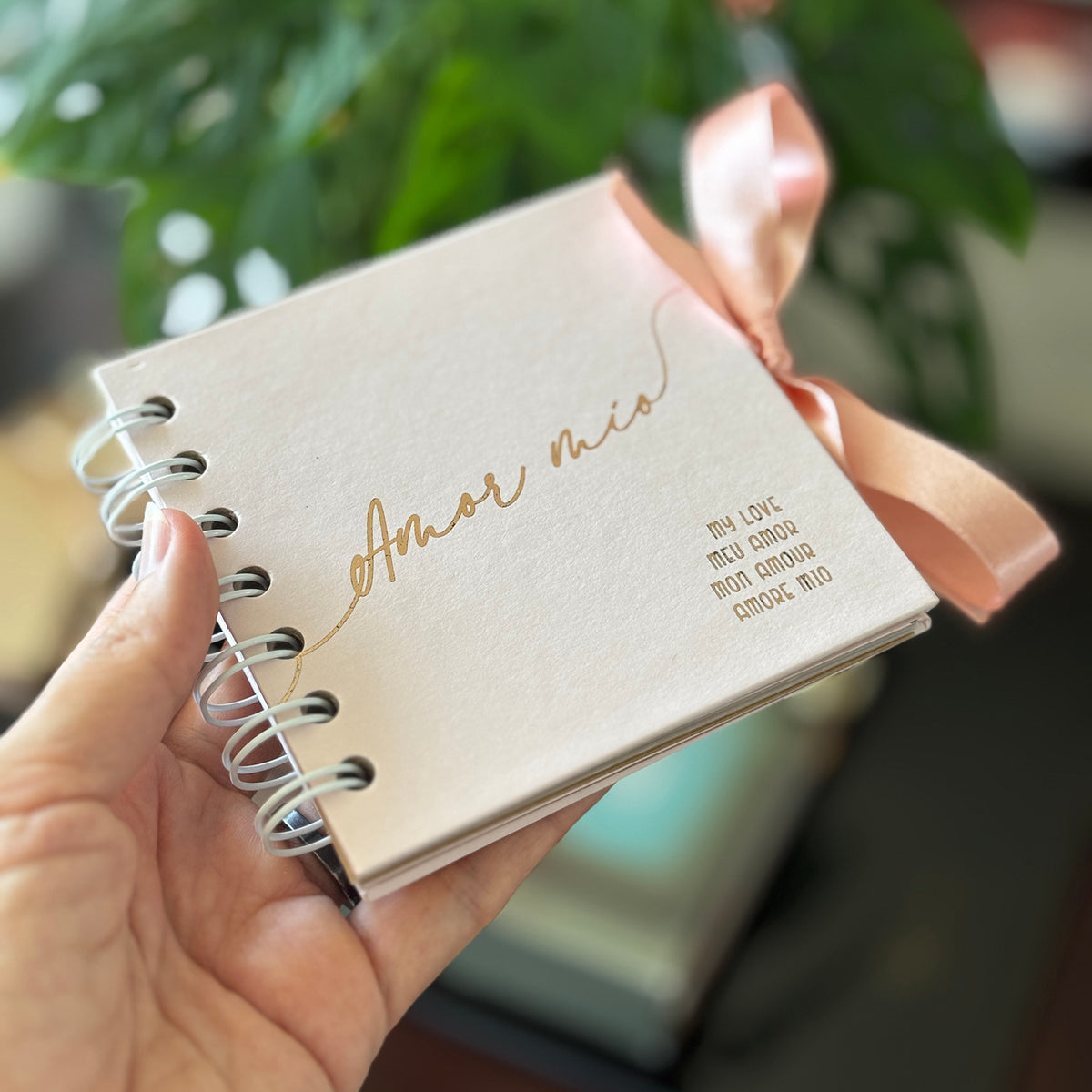 Álbum de fotos artesanal Amor mío – tapa dura con detalles en foil dorado
